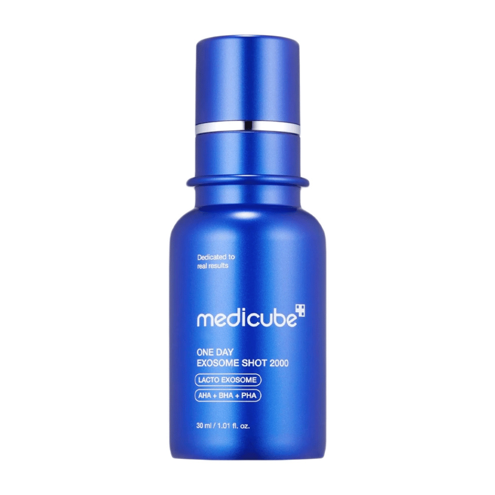 S ampulkou Medicube One Day Exosome Shot Pore Ampoule 2000 získate efektívne riešenie na redukciu pórov a obnovu pokožky. Obohatená o Lacto Exosome a AHA, BHA a PHA jemne exfoliuje, zatiaľ čo zlepšuje štruktúru pokožky a hlboko hydratuje.