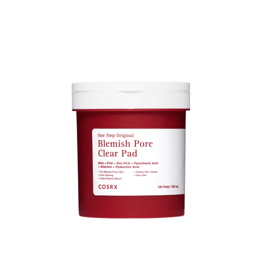 Produktová fotografia s vyrezaným pozadím COSRX One Step Original Blemish Pore Clear Pad v červenom a bielom balení na svetlom pozadí.