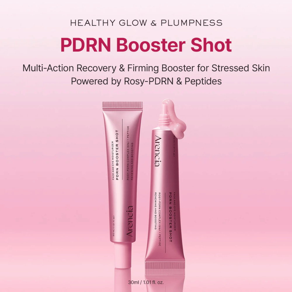 Produktový obrázok Arencia PDRN Booster Shot v ružovom tubovom dizajne spolu s otvoreným aplikátorom. Dôraz je na glow, plnšiu pleť a regeneračnú starostlivosť o pleť s PDRN a peptidmi.