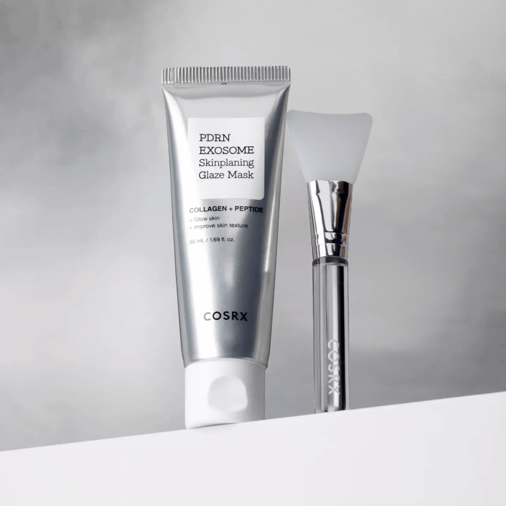 COSRX PDRN EXOSOME Skinplaning Glaze Mask so štetcom na jednoduchú aplikáciu a výsledky, ktoré dodávajú jas a hladkú pleť.