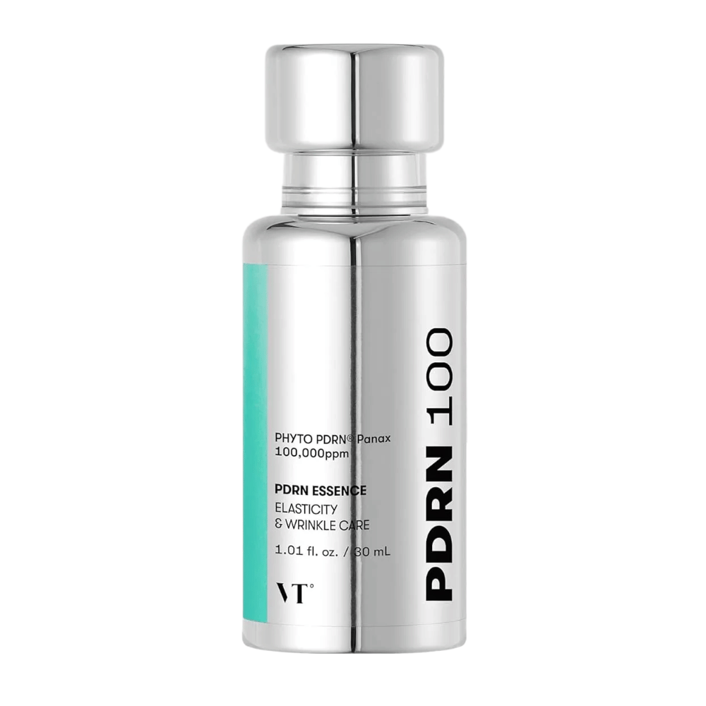 VT PDRN 100 Essence v striebornej fľaši s textom, ktorý uvádza obsah: 100 000 ppm PHYTO PDRN® Panax pre elasticitu a starostlivosť o vrásky. Fľaša má objem 30 ml a elegantný, zrkadlovo lesklý dizajn.