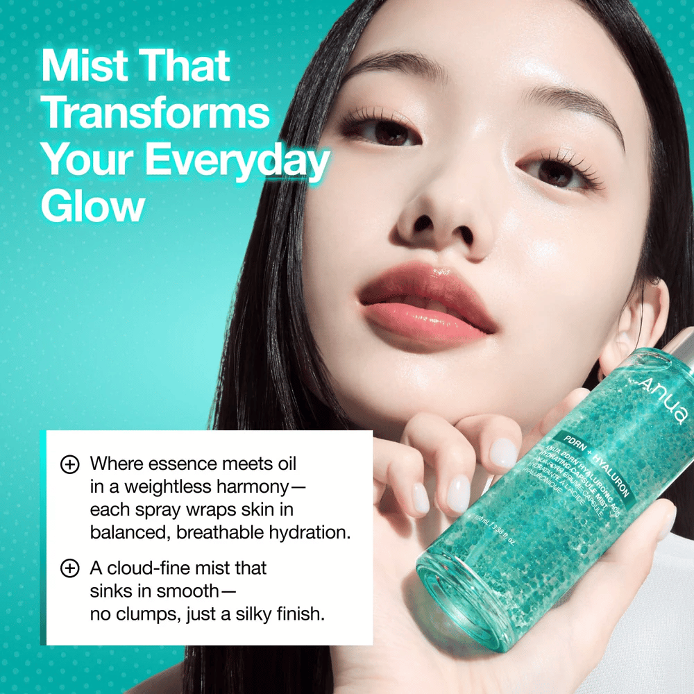 Modelka drží produkt blízko tváre. Obrázok zdôrazňuje glow efekt a to, ako hmla poskytuje svieži, hydratovaný finiš aj na makeupe.