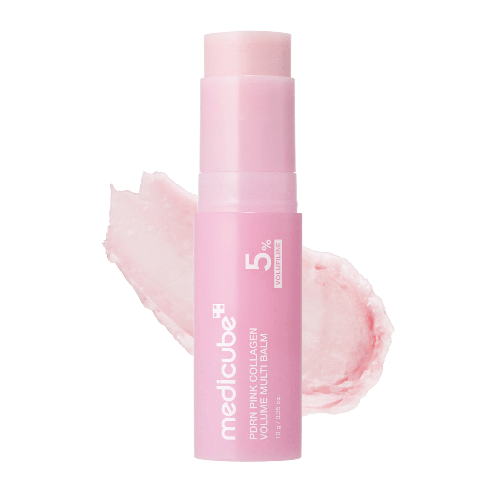 1. Medicube PDRN Pink Collagen Volume Multi Balm 10 g – ružový balzam v tyčinke s PDRN a kolagénom a krémovou konzistenciou na bielom pozadí