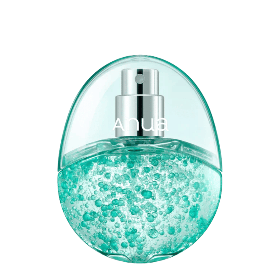 Izolovaný produktový obrázok Anua PDRN Hyaluronic Acid Hydrating Capsule Mist na svetlom pozadí. Fľaša v tvare vajíčka má priehľadnú hornú časť a spodnú časť naplnenú tyrkysovými hydratačnými kapsulami, ktoré zvýrazňujú jedinečné zloženie produktu a prémiový dojem.