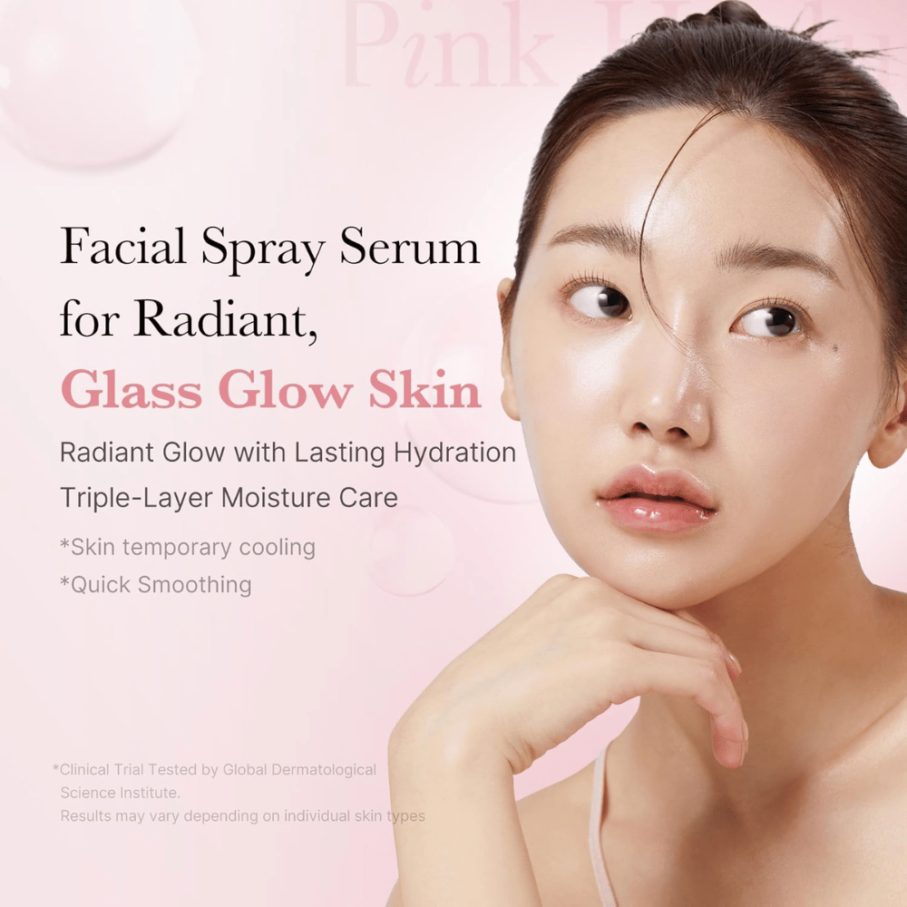Žena s lesklou, hydratovanou pokožkou ilustrujúca účinok tvárového séra v spreji pre 'Glass Glow Skin'. Text na obrázku opisuje hydratáciu, chladivý efekt a rýchle vyhladenie.