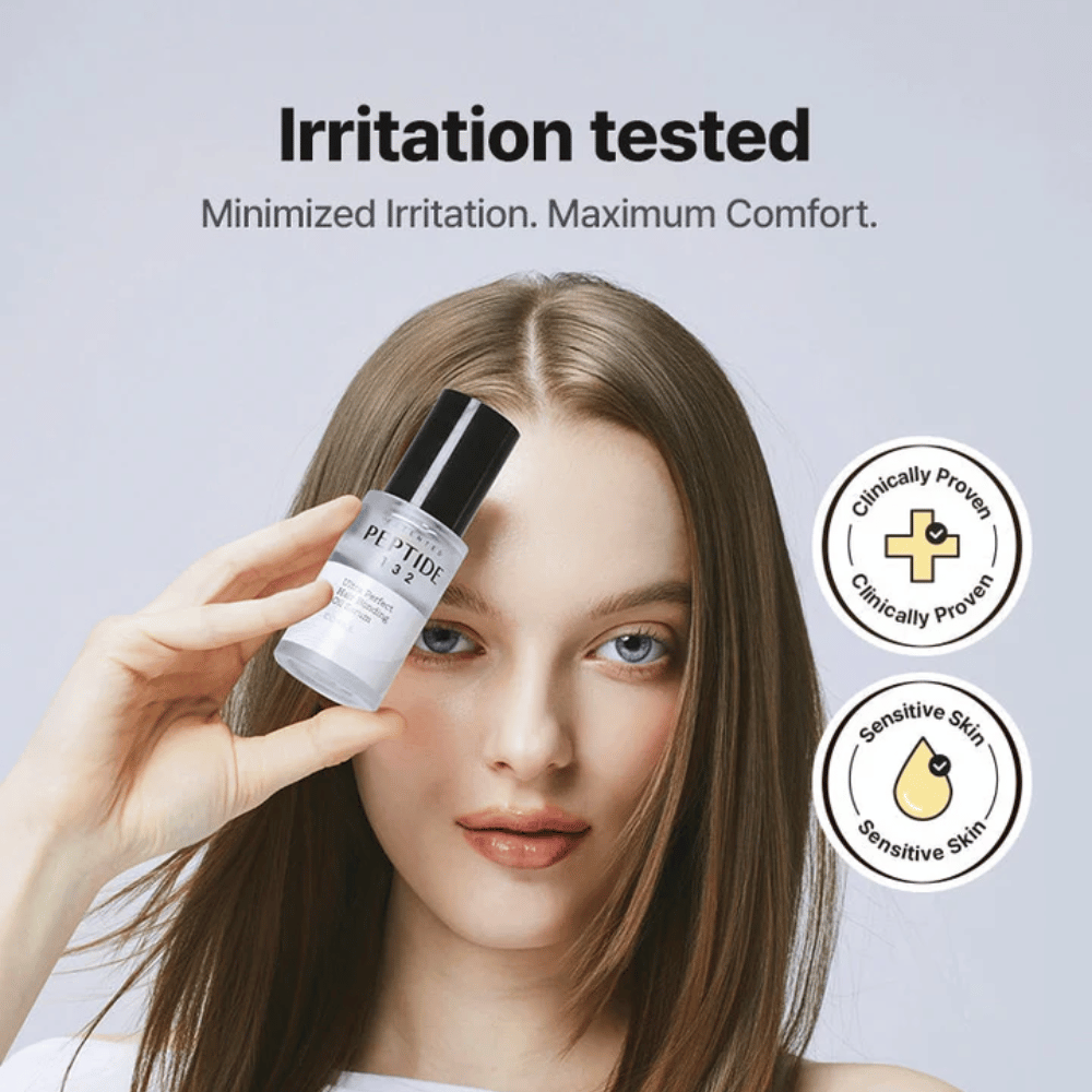 Žena drží COSRX Peptide 132 Hair Serum – klinicky testovaná formula pre citlivú pokožku a maximálne pohodlie.