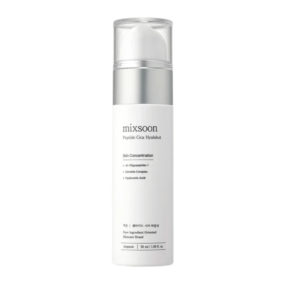 Mixsoon Peptide Cica Hyalshot – hydratačné sérum s centellou a kyselinou hyalurónovou v elegantnej bielej fľaši so striebornými detailmi. Vhodné pre citlivú pokožku a pomáha posilniť kožnú bariéru.