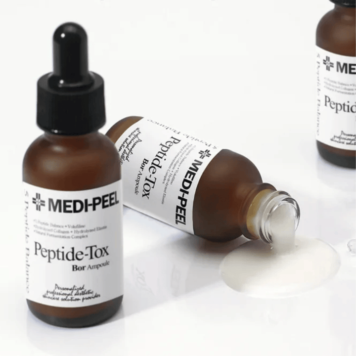 MEDI-PEEL Peptide-Tox Bor Ampoule s viditeľnou textúrou séra – anti-age sérum s peptidovým komplexom, ktoré zvyšuje elasticitu, vypĺňa pokožku a vyrovnáva štruktúru pokožky.