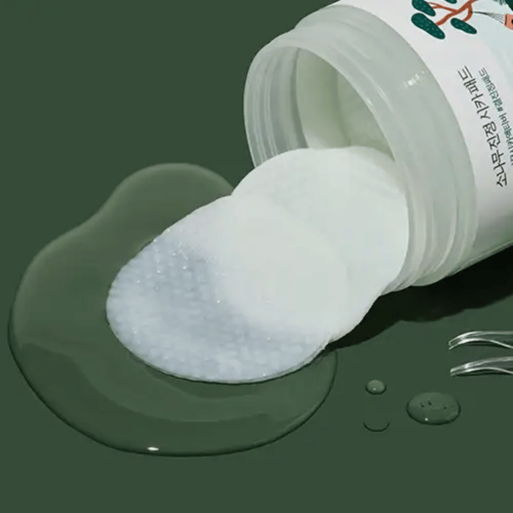 ROUND LAB Pine Calming Cica Pad – upokojujúce toner pads s jemným a textúrovaným povrchom