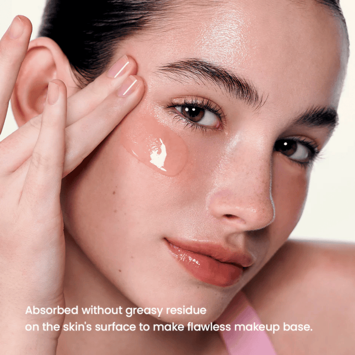 Model aplikuje Biodance Collagen Peptide Serum – hladšia pokožka a dokonalý základ pod make-up.