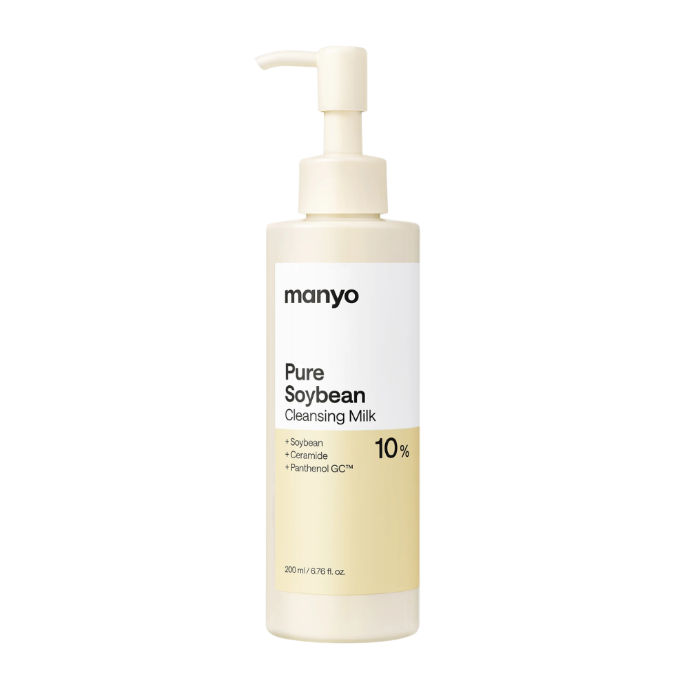 3. Ma:nyo Pure Soybean Cleansing Milk 200 ml – čistiace mlieko so sójou, ceramidmi a panthenolom v bielej fľaši s pumpičkou