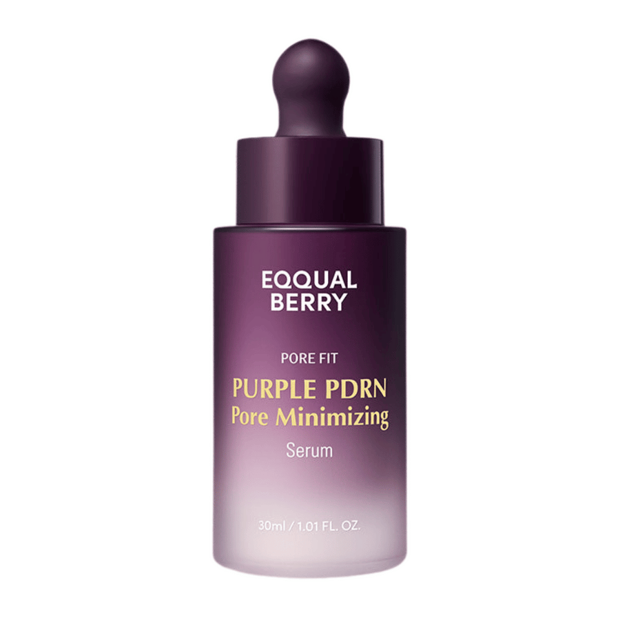 EQUAL BERRY Purple PDRN Pore Minimizing Serum v fialovej sklenenej fľaši s pipetou a bielo-žltým textom na bielom pozadí.