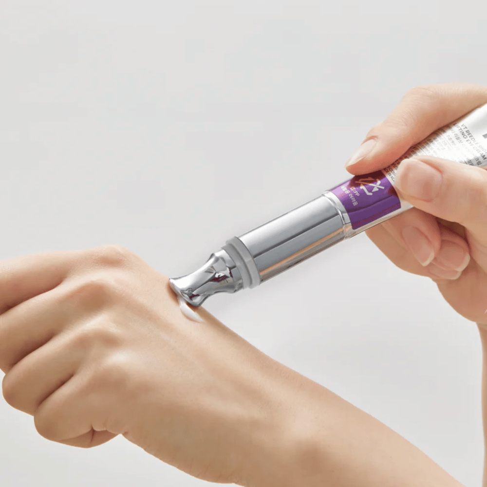 VT Cosmetics Reedle Shot Lifting Eye Cream s kovovým aplikátorom – chladivý očný krém, ktorý znižuje opuchy a známky únavy