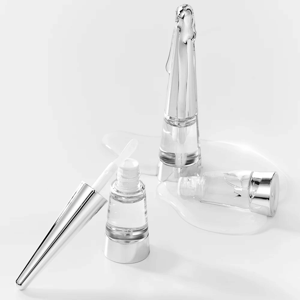 VT Cosmetics Reedle Shot Lip Plumper Beginner so zreteľnou textúrou séra, ktorá poskytuje lesk, zjemňujúci efekt a plnšie pery.