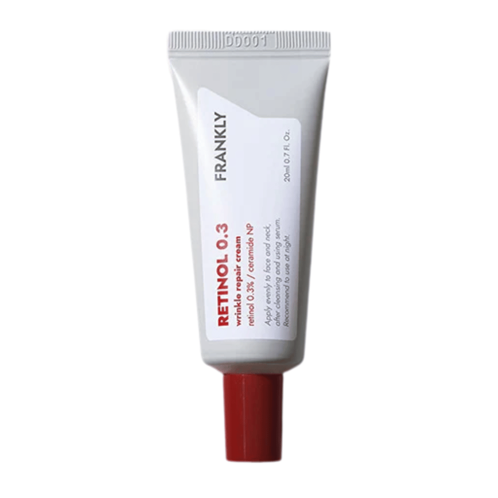 FRANKLY Retinol 0.3 Cream v bielej tube s červeným uzáverom. Krém proti starnutiu s 0,3 % retinolu a ceramidu NP pre pevnejšiu a hladšiu pleť.