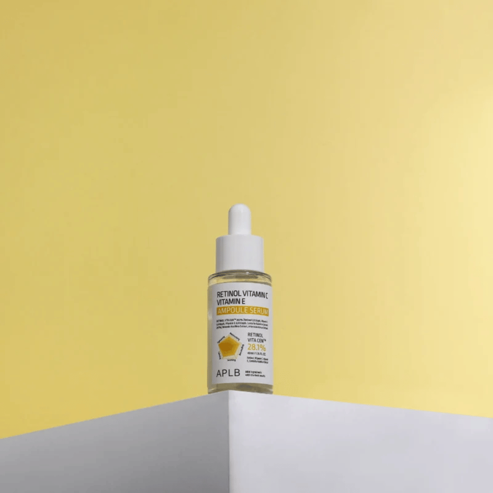 APLB Retinol Vitamin C Vitamin E Ampoule Serum 40 ml na bielom podstavci
