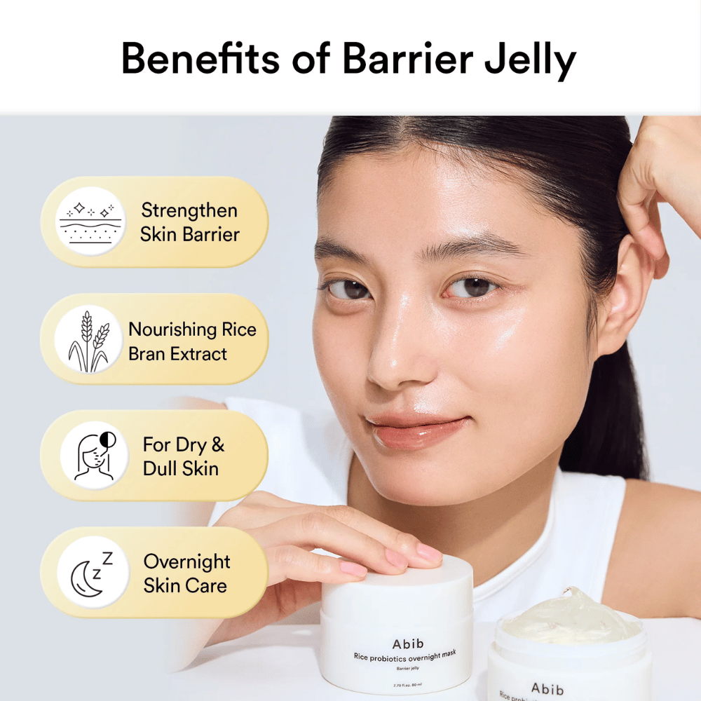 Žena so žiarivou pokožkou pózuje vedľa Abib Rice Probiotics Overnight Mask. Text ukazuje výhody produktu: posilňuje kožnú bariéru, vyživujúci ryžový extrakt, pre suchú/unavenú pokožku a nočnú starostlivosť.