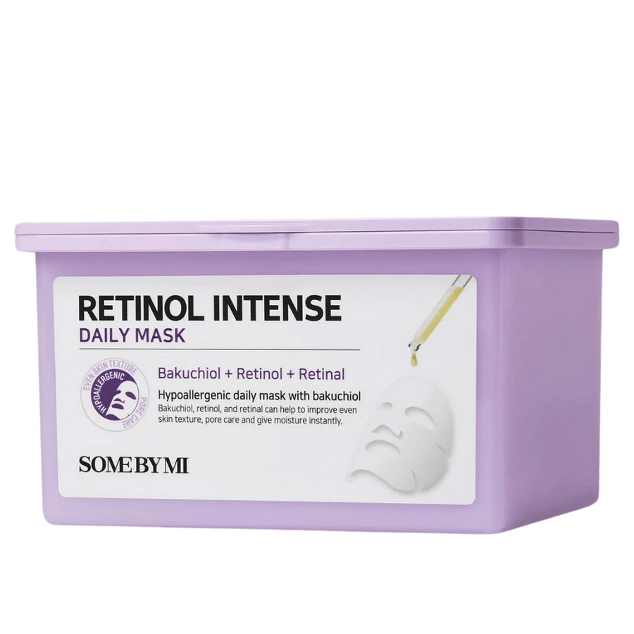 Tento obrázok zobrazuje Some By Mi
"Retinol Intense Daily Mask." Táto denná pleťová maska obsahuje bakuchiol, retinol a retinal, ktoré pomáhajú zlepšiť štruktúru pokožky, minimalizovať póry a dodávať vlhkosť. Produkt je hypoalergénny a navrhnutý pre každodenné použitie.