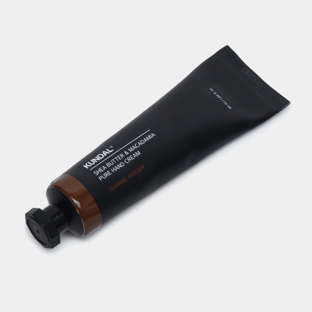 KUNDAL Shea Butter & Macadamia Pure Hand Cream Jasmine Woody – hydratačný krém na ruky s bambuckým maslom a makadamovým olejom pre jemné ruky a teplú, kvetinovú vôňu.