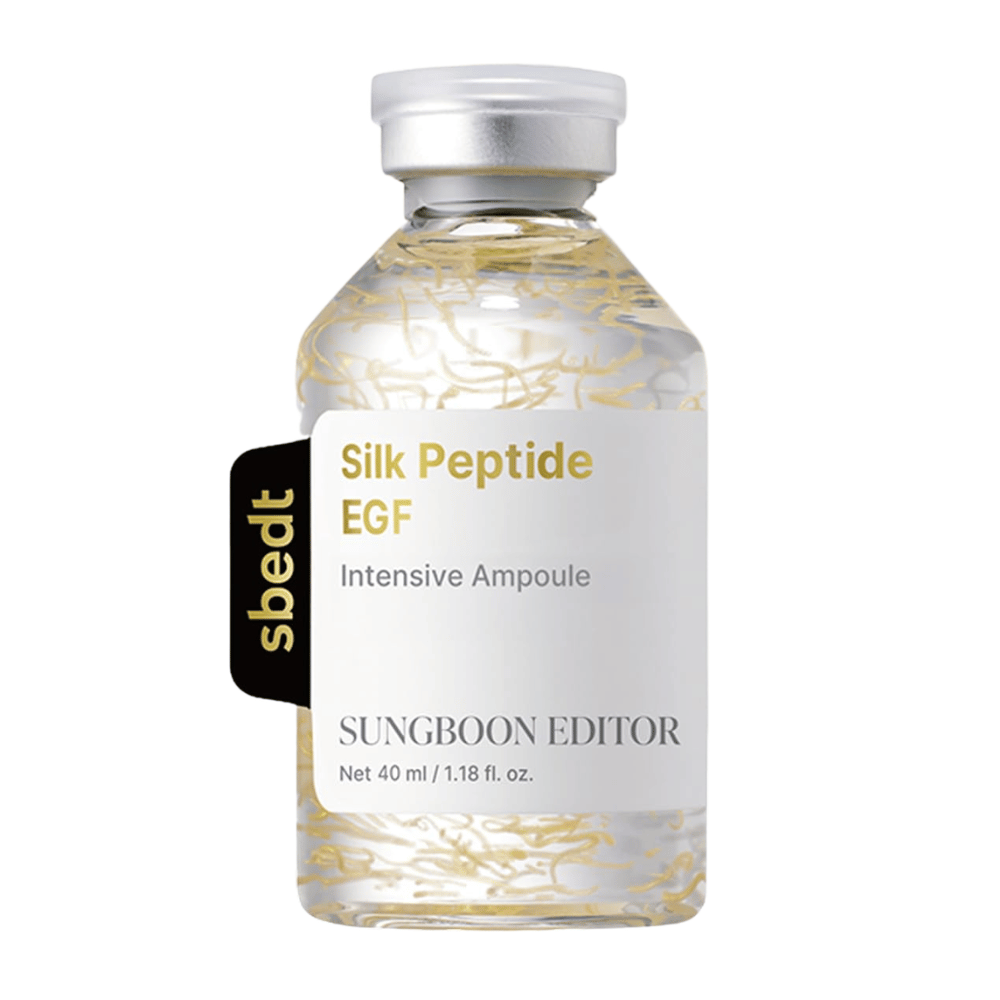 SUNGBOON EDITOR Silk Peptide EGF Intensive Ampoule je koncentrované sérum s hodvábnym extraktom, EGF, peptidmi a 24K zlatom, ktoré hydratuje pleť a prispieva k pevnejšiemu, jednotnejšiemu a žiarivejšiemu vzhľadu.