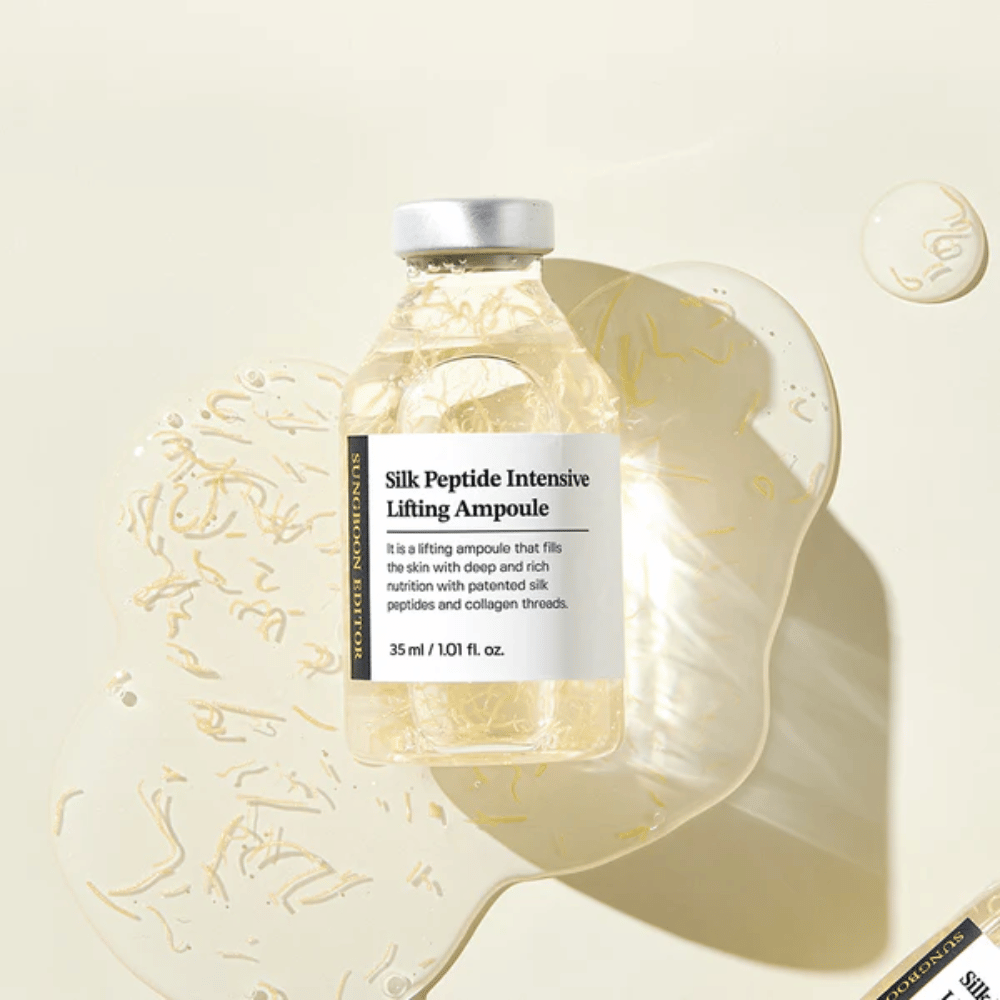 SUNGBOON EDITOR Silk Peptide Intensive Lifting Ampoule s hodvábnymi peptidmi v sére, ktoré poskytuje hĺbkovú hydratáciu, rozjasnenie a spevňujúci efekt.