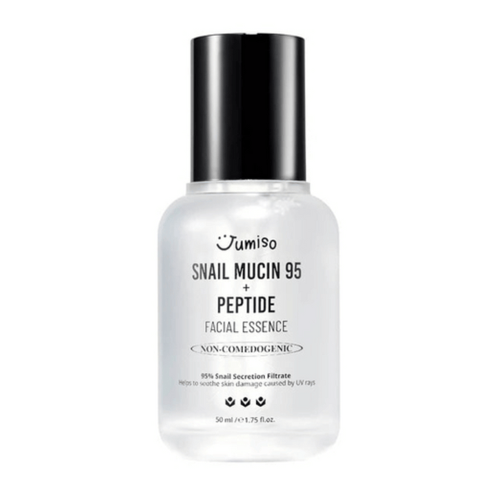 Jumiso Snail Mucin 95 + Peptide Facial Essence v priehľadnej fľaši s čiernym uzáverom. Upokojujúca, hydratačná a nekomedogénna esencia s 95 % slimačím sekrétom.
