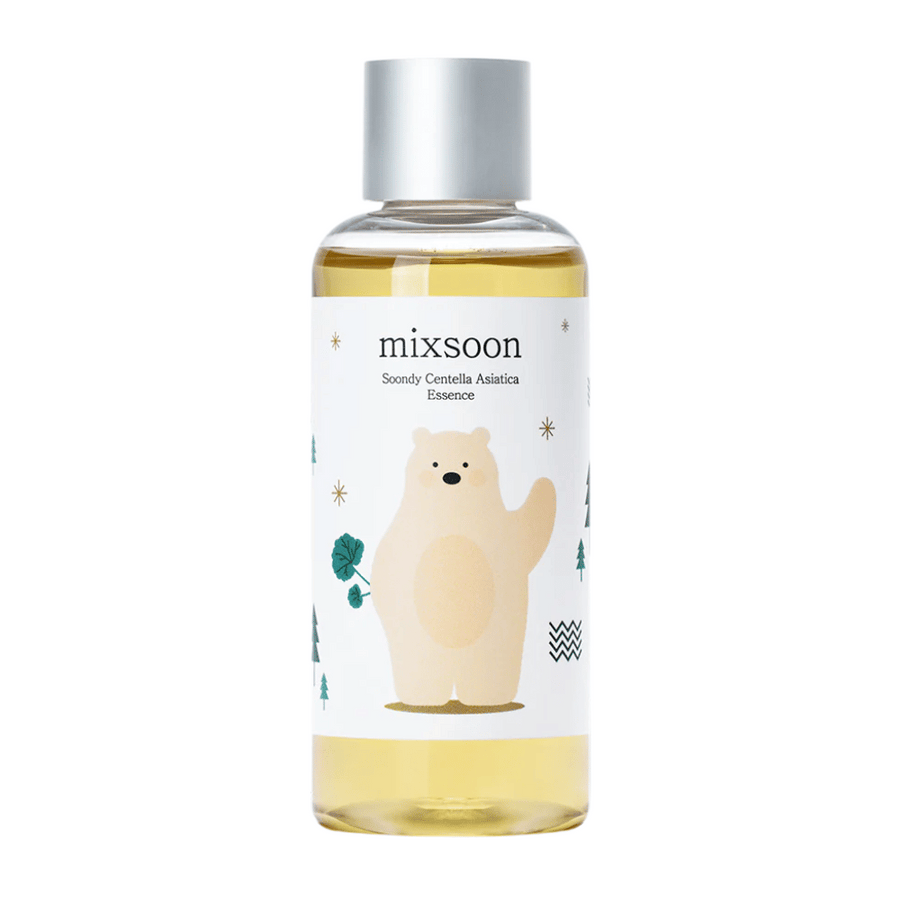 Produktový obrázok Mixsoon Soondy Centella Asiatica Essence v priehľadnej fľaši s ilustráciou medveďa, na bielom pozadí.