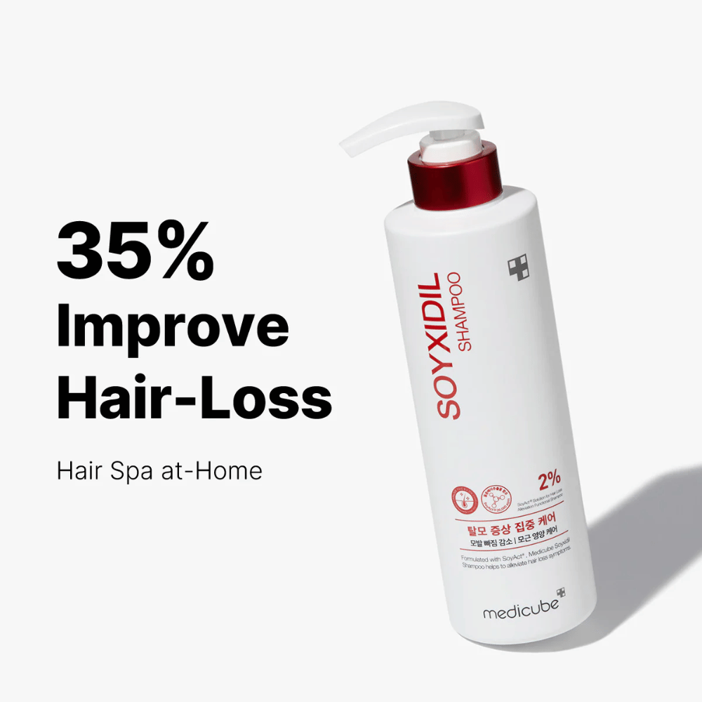 Medicube Soyxidil Shampoo zobrazený s textom: „35% Zlepšenie vypadávania vlasov – Kúpeľ na vlasy doma“. Šampón proti vypadávaniu vlasov a pre zdravú pokožku hlavy.