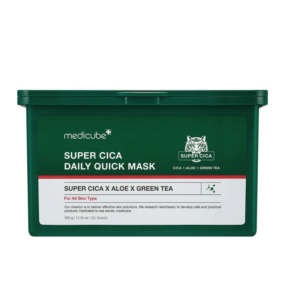 Zelená plastová nádoba s etiketou pre medicube Super Cica Daily Quick Mask – pleťová maska s Cica, aloe a zeleným čajom pre dennú hydratáciu a upokojujúci účinok na všetky typy pleti.