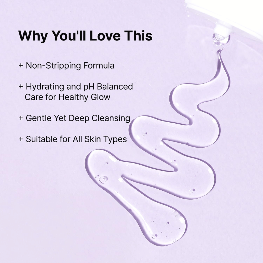 Priehľadná gélová textúra TIA'M Snail & Azulene Low pH Cleanser, s textom, ktorý zdôrazňuje jeho hydratačné, pH-vyvážené a jemné čistiace výhody pre všetky typy pleti.