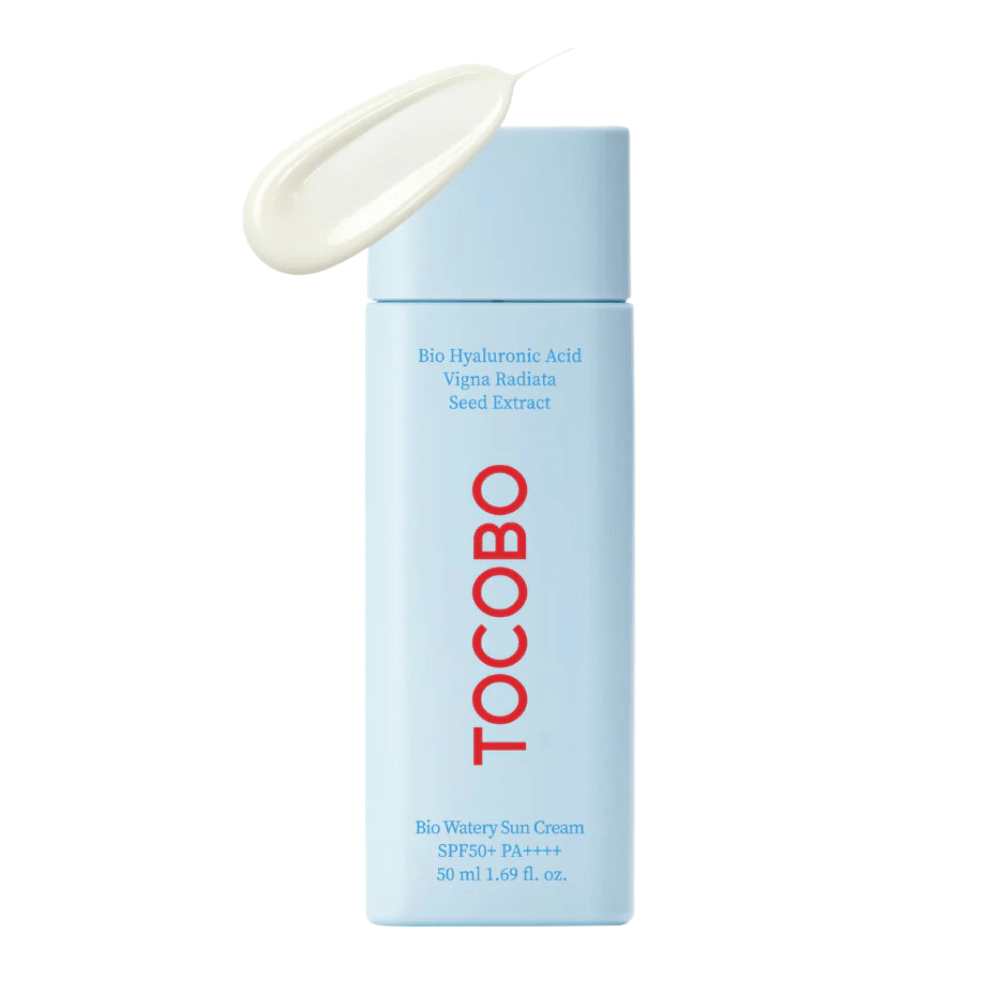 Fľaša TOCOBO Bio Watery Sun Cream SPF50+ PA++++ 50ml s krémom obsahujúcim prírodné zložky na starostlivosť o pleť.