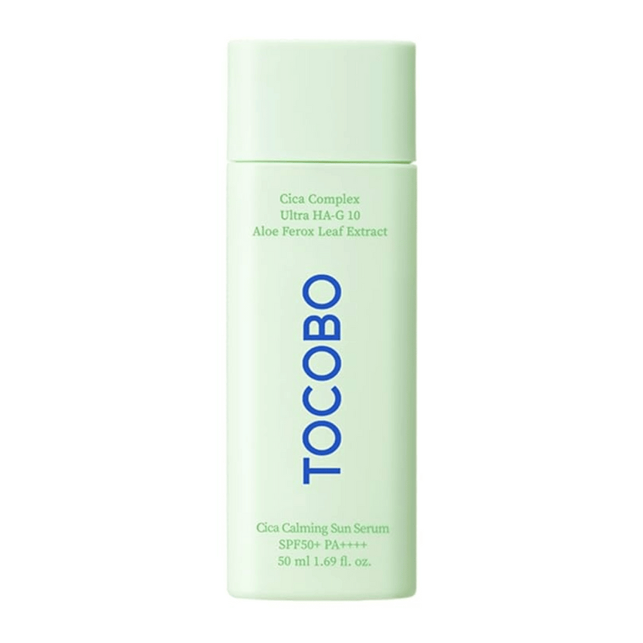 TOCOBO Cica Calming Sun Serum v mätovo zelenej fľaši s modrým textom, SPF50+ PA++++, 50 ml.