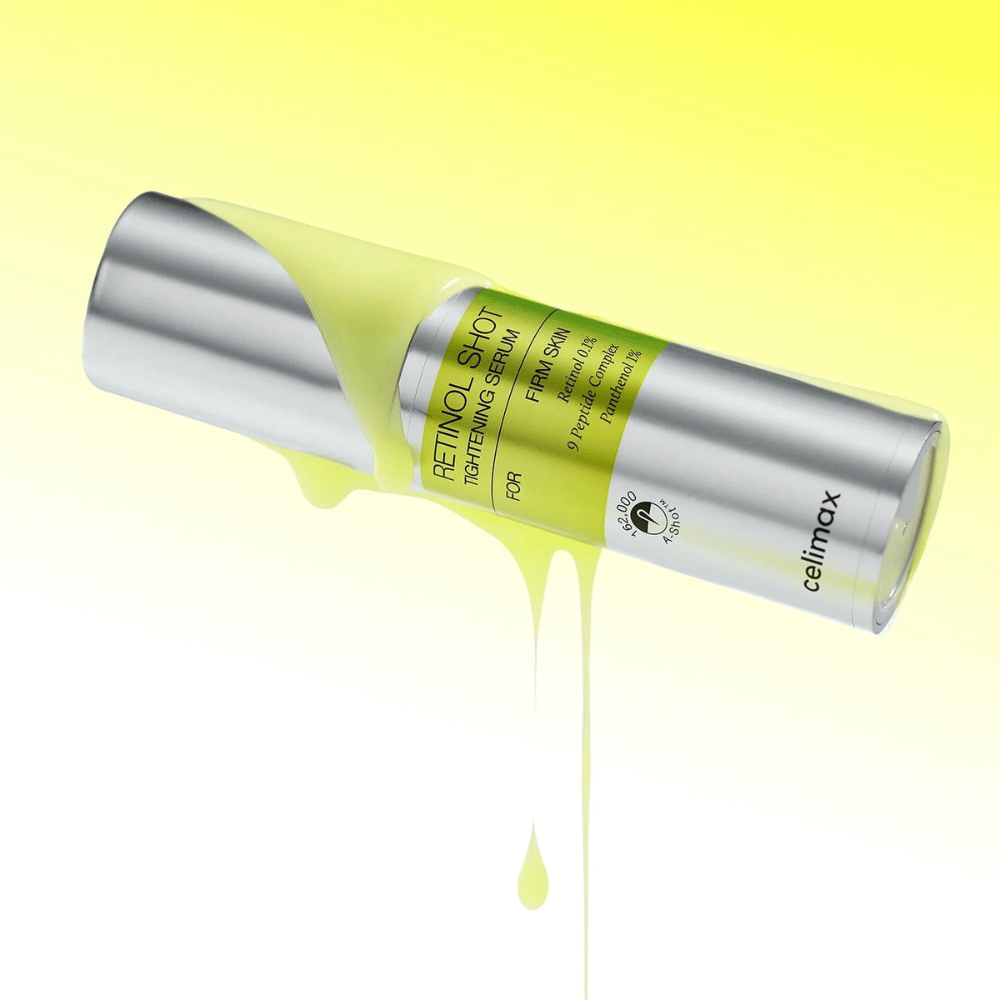 Obrázok produktu The Vita-A Retinol Shot Tightening Serum od Celimax so žltým sérom stekajúcim po fľaši na svetložltom pozadí.