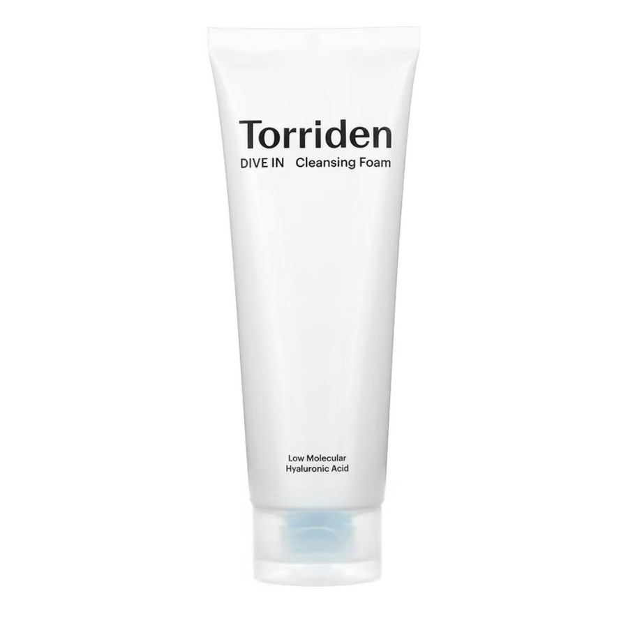 Jedna tuba DIVE-IN Low Molecular Hyaluronic Acid Cleansing Foam 150ml od Torriden na bielom pozadí.