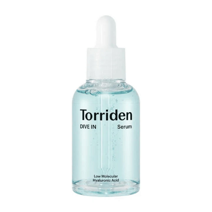 Fľaša Torriden DIVE-IN Low Molecule Hyaluronic Acid Serum 50ml pre hydratáciu, na bielom pozadí.