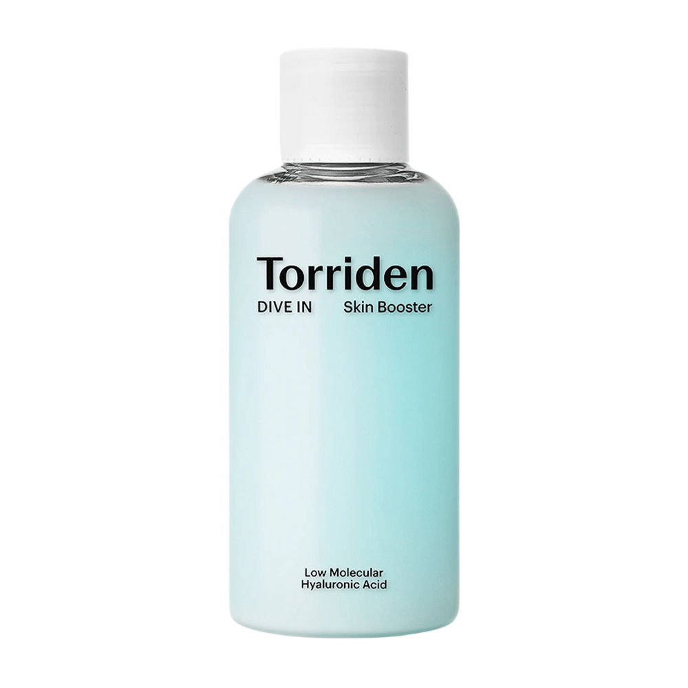 Fľaša s produktom starostlivosti o pleť označená "Torriden DIVE IN Skin Booster" s nízkomolekulárnou kyselinou hyalurónovou.
