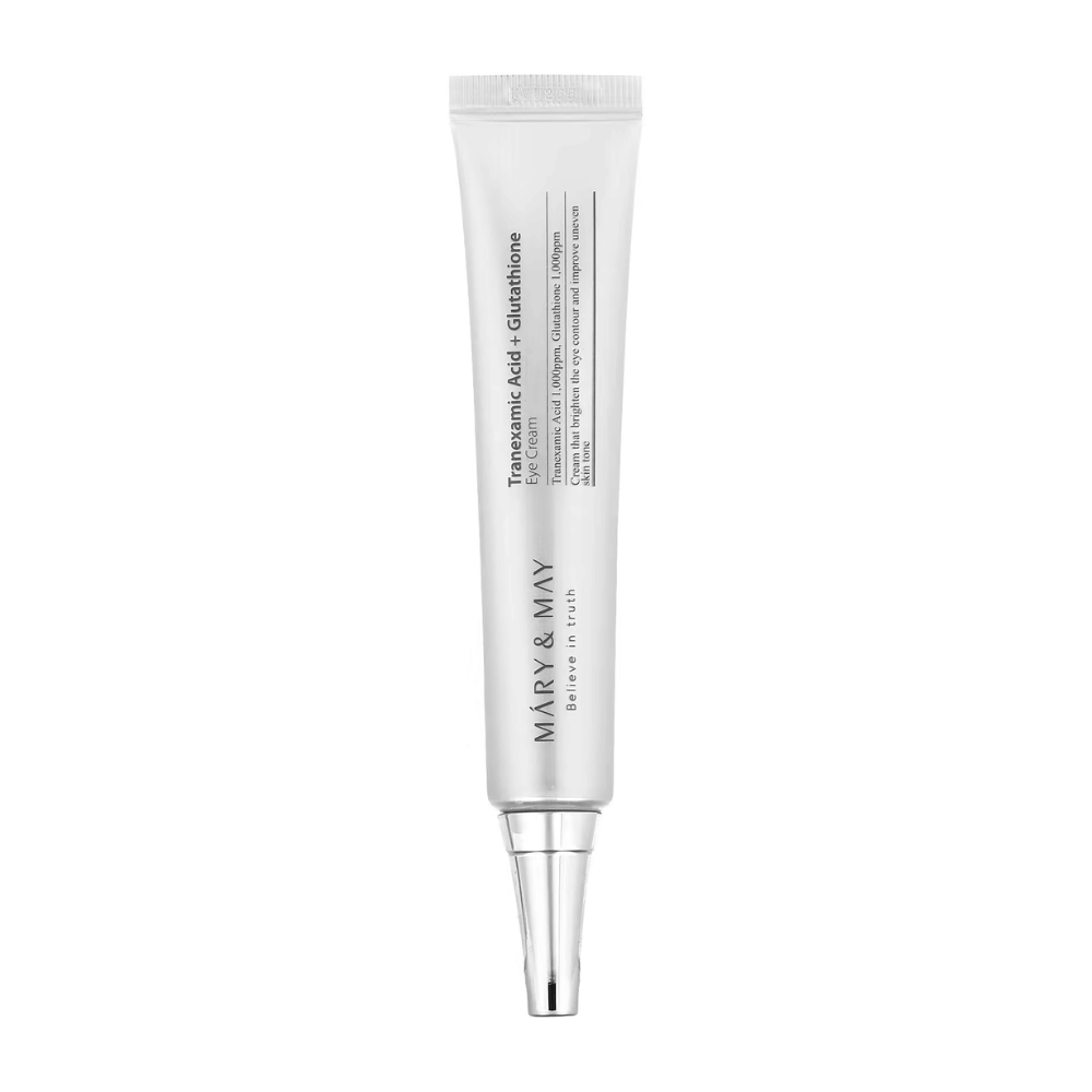 Obrázok produktu na bielej tube od MARY & MAY s "Tranexamic Acid + Glutathione Eye Cream". Text na obale zdôrazňuje jeho vlastnosti na zosvetlenie a ošetrenie oblasti okolo očí. Tuba je navrhnutá pre jednoduchú a presnú aplikáciu.