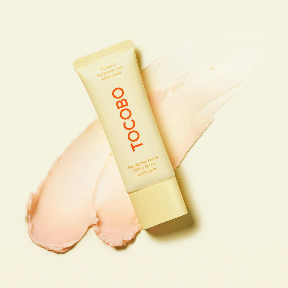 TOCOBO Vita Airy Sun Primer – ľahký ochranný primer s SPF50+ PA++++, ktorý vyrovnáva tón pleti a chráni pred UV lúčmi, pričom ošetruje s vitamínom C a madecassoside.