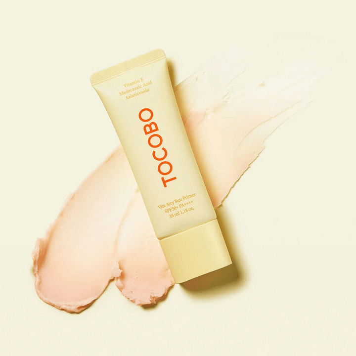 TOCOBO Vita Airy Sun Primer – ľahký ochranný primer s SPF50+ PA++++, ktorý vyrovnáva tón pleti a chráni pred UV lúčmi, pričom ošetruje s vitamínom C a madecassoside.