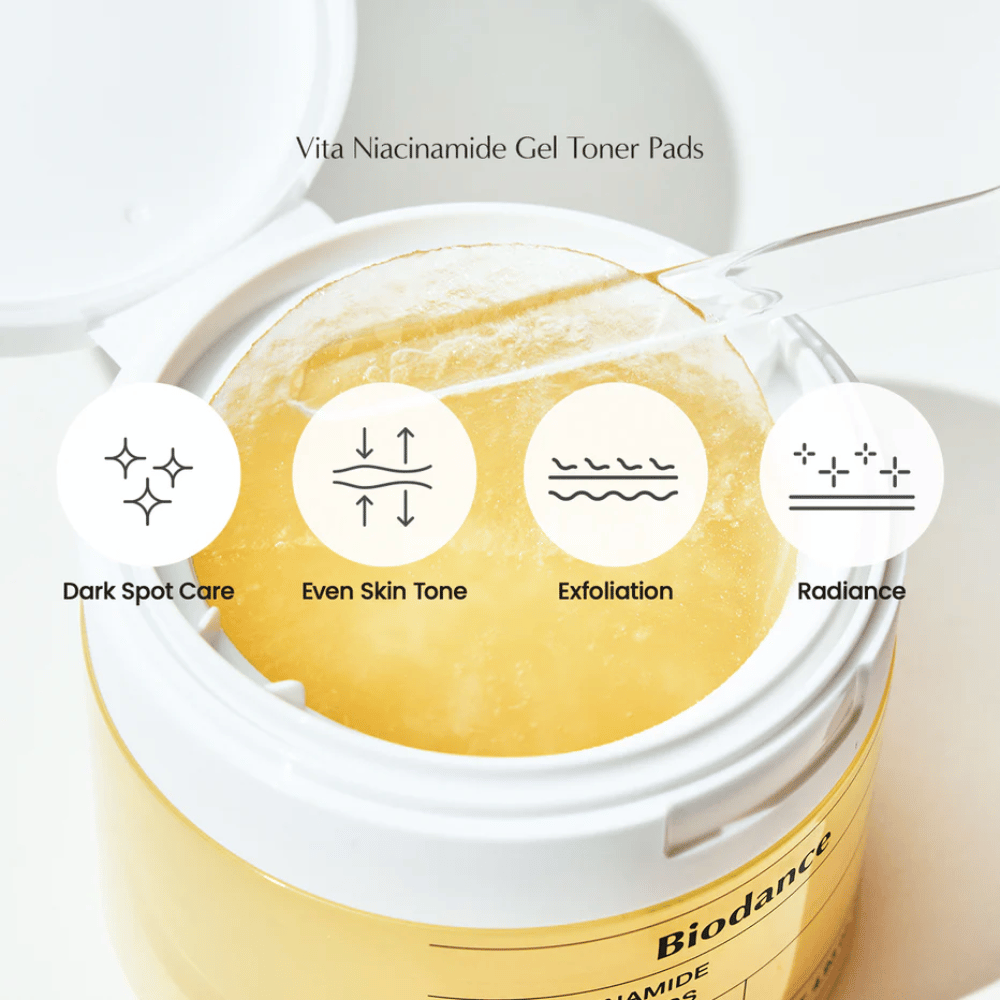 Biodance Vita Niacinamide Gel Toner Pads – exfoliačné tampóny na vyrovnanie tónu pleti, žiarivosť a ošetrenie tmavých škvŕn, zobrazené v otvorenej nádobe s pinzetou.
