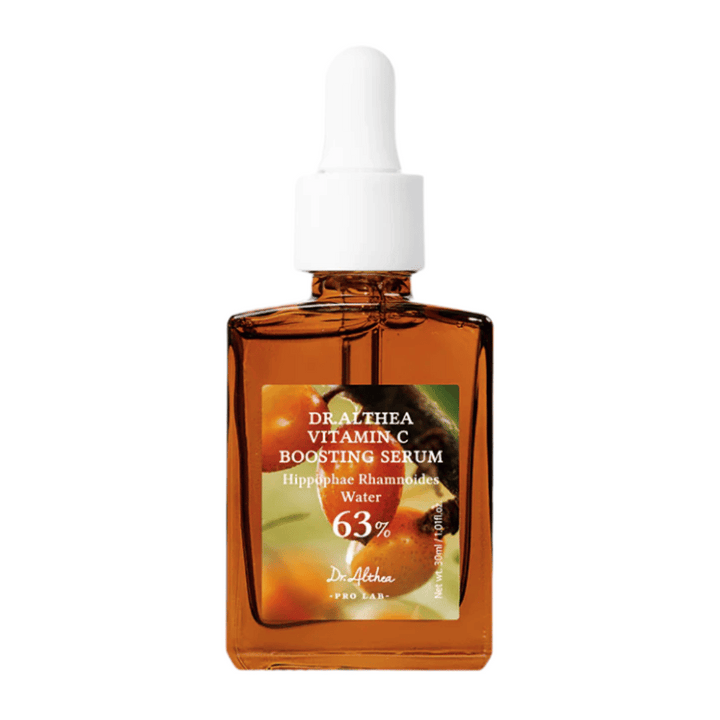 Dr. Althea Vitamin C Boosting Serum obsahuje 63% rakytníkovú vodu a je navrhnuté na vyrovnanie tónu pleti a zníženie tmavých škvŕn. Táto efektívna formula dodáva pleti žiarivý lesk a podporuje obnovu buniek pre mladistvejší vzhľad.