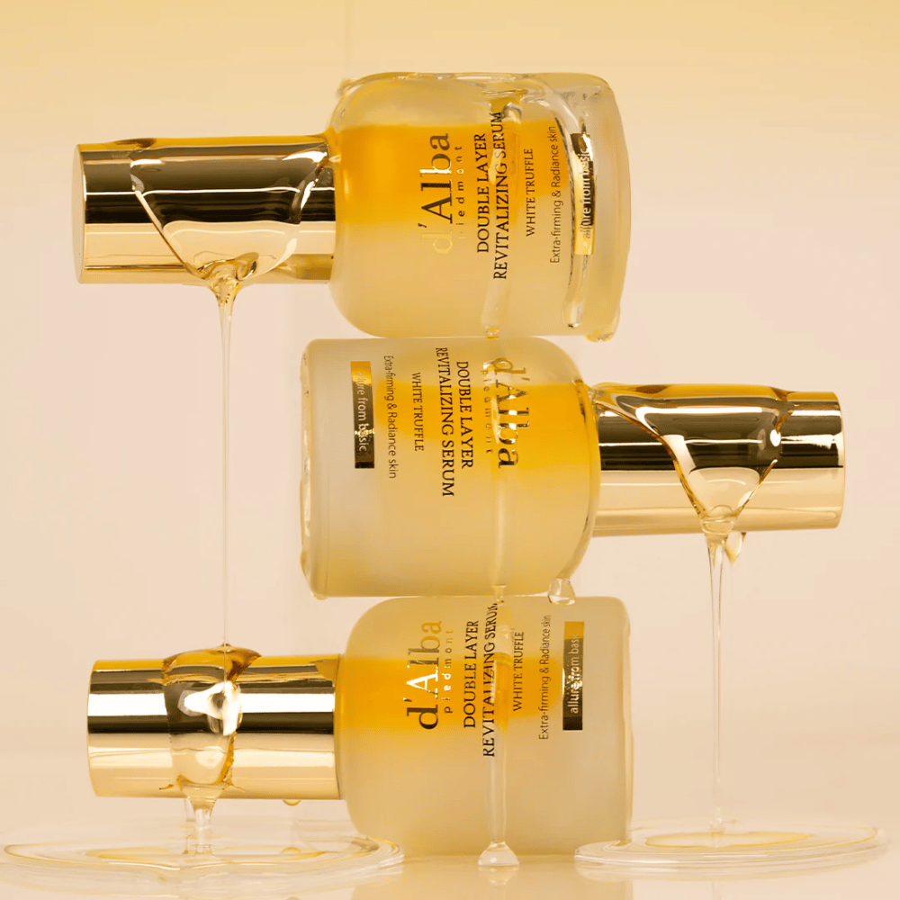 d'Alba White Truffle Double Layer Revitalizing Serum je luxusné sérum, ktoré kombinuje výživnú bielu hľuzovku s hydratačnými olejmi. Táto dvojitá formula poskytuje intenzívnu hydratáciu a posilňuje elasticitu pokožky, čo vedie k hladšiemu a žiarivejšiemu tónu pleti.