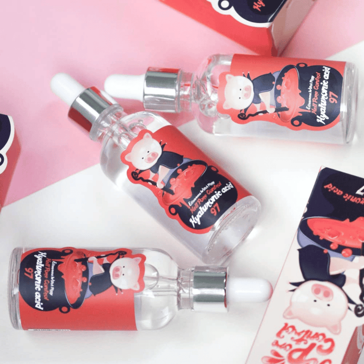 Elizavecca Witch Piggy Hyaluronic Acid 97 sérum v skupine, kórejské hydratačné sérum pre suchú pokožku, pokožku s nedostatkom vlhkosti a zlepšenú elasticitu pokožky.
