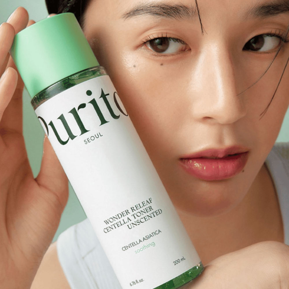 Purito Wonder Releaf Centella Toner Unscented je šetrný toner, ktorý hydratuje a upokojuje pokožku pomocou Centella Asiatica. Bez vône a ideálny pre citlivú pokožku, tento toner pomáha vyrovnať vlhkostnú bariéru pokožky a znižuje podráždenie.