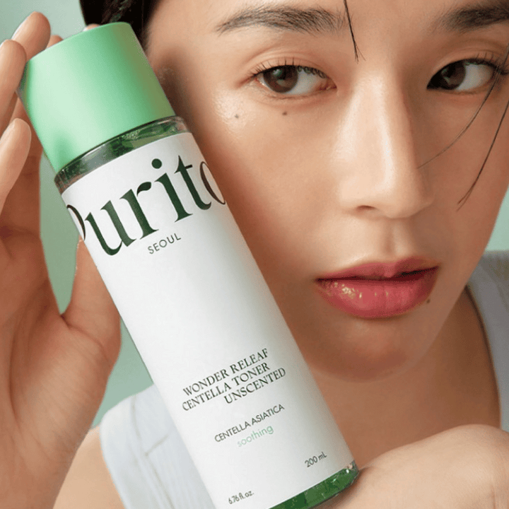 Purito Wonder Releaf Centella Toner Unscented je šetrný toner, ktorý hydratuje a upokojuje pokožku pomocou Centella Asiatica. Bez vône a ideálny pre citlivú pokožku, tento toner pomáha vyrovnať vlhkostnú bariéru pokožky a znižuje podráždenie.