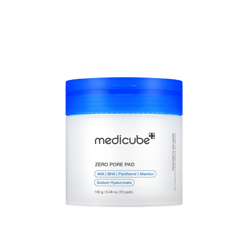 Medicube Zero Pore Pad 2.0, 70 exfoliačných toner pads s AHA, BHA a panthenolom v bielej nádobe s modrým viečkom na bielom pozadí.
