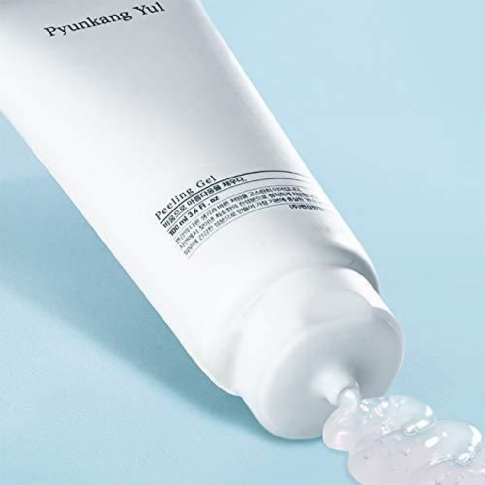 Tuba Pyunkang Yul Peeling Gel 100ml na modrom pozadí.