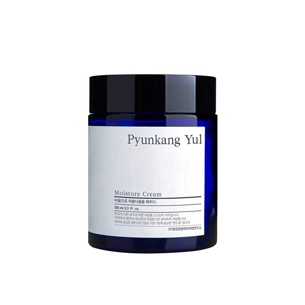 Pohár Pyunkang Yul Moisture Cream 100ml na bielom pozadí s hydratačnými vlastnosťami.