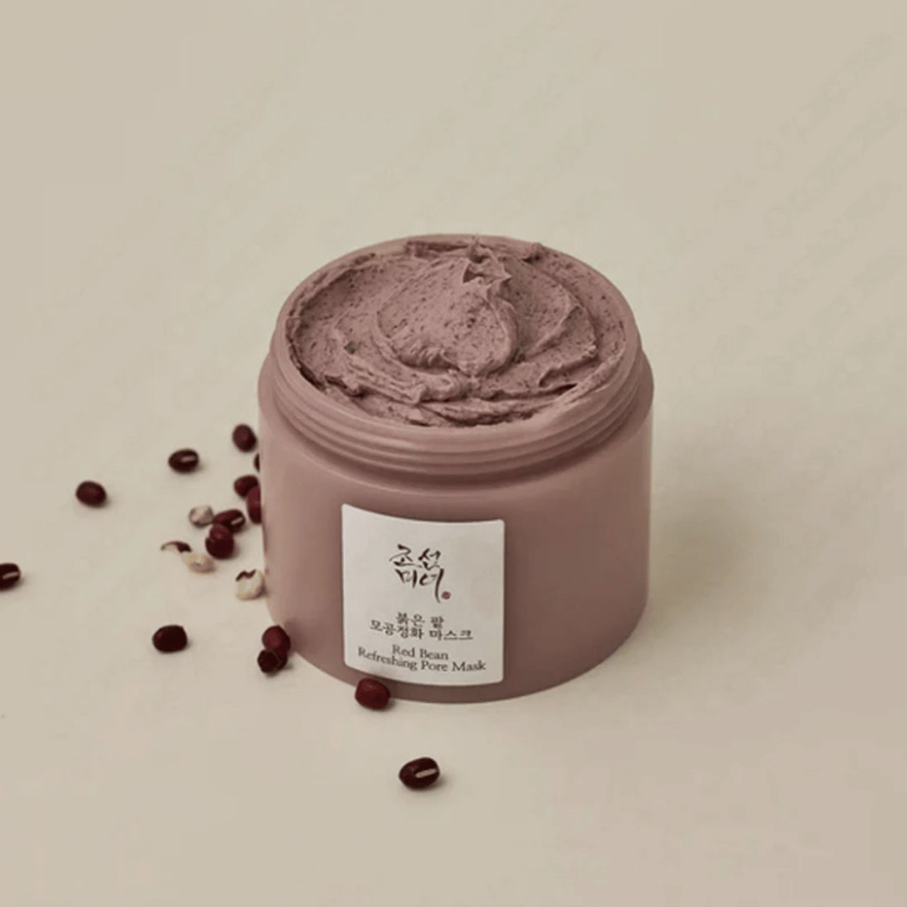 Pohár Red Bean Refreshing Pore Mask 140ml od Beauty of Joseon s čiernou maskou.
