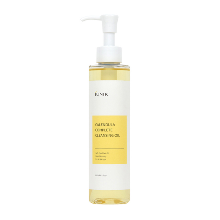 Fľaša iUNIK Calendula Complete Cleansing Oil 200ml na odstránenie zvyškov make-upu so žltou etiketou na bielom pozadí.